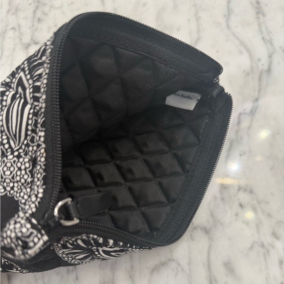 NEW Vera Bradley Black and White Quilted Paisley Makeup Bag - Picture 4 of 4